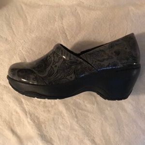 Nurse Mates ❤️ slip resistant clog Size 7.5